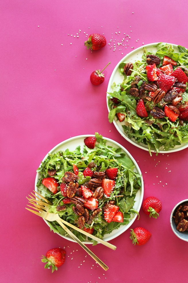 Strawberry-Arugula-Salad-with-Hemp-Seeds-and-Brown-Sugar-Pecans-Healthy-quick-and-satisfying-recipe-salad-strawberry-healthy-vegan-glutenfree-minimalistbaker