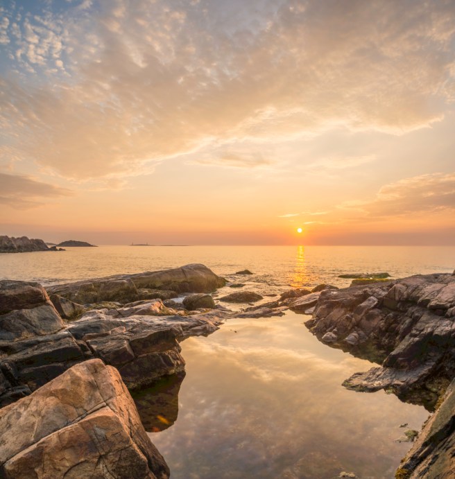 Edward Monnelly, Sunrise Bass Rocks I